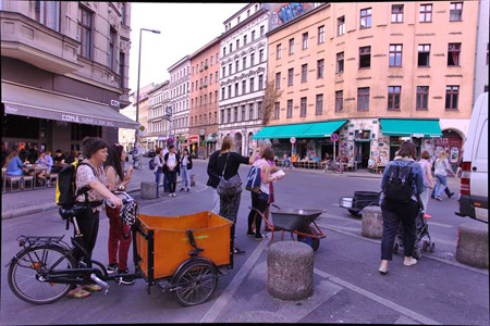 Walk in Prinzessinnengarten neighborhood, June 28 2015