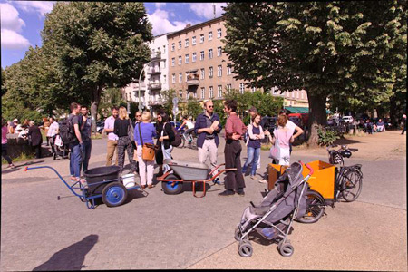 Walk in Prinzessinnengarten neighborhood, June 28 2015